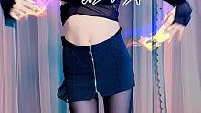 来个影子舞吧，这条裤子不错吧
#霓虹剪影 #影子舞 #关灯变装