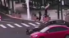 #交通安全 #危险瞬间 #安全出行 #监控下的一幕