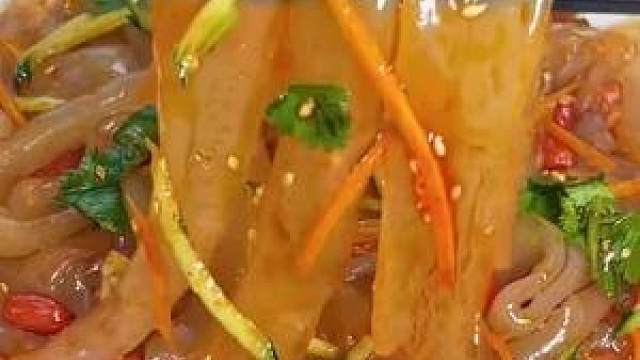 天热没胃口,试试这个q弹爽滑的东北大拉皮,开胃又下饭#大拉皮 #凉拌菜