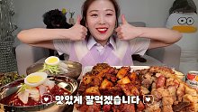 韩国小姐姐今天午餐简单吃5斤烤肉和6斤面条！