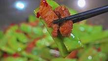 这样做的豆角炒肉简单美味～配米饭太香啦
