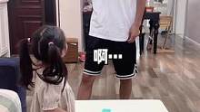 真是哥哥的小尾巴呀，哥哥一个动作妹妹秒懂！#相差12岁的兄妹 #人类幼崽到底有多可爱