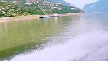 大好河山，美丽三峡。
时间过得好快，上一次来是小时候了。再来三峡，感受祖国的大好河山真心美。