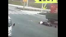 #交通安全 #危险瞬间 #监控下的一幕 #安全出行