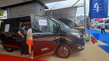 实拍郑州房车展人气车王，果然现在的人越来越喜欢小型房车，实用