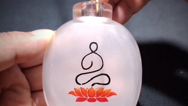 内画"一笔佛"乐在其中!你可以在纸上学画一下