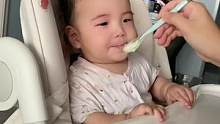 小宝宝吃辅食#人类幼崽成长记 #萌娃 #今日份小可爱已上线