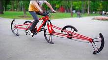 看牛人打造一辆独特的自行车。