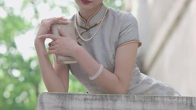 不吹不黑,这2个旗袍拍照姿势一定要学会!