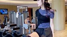 见人不如健身#健身穿搭 #谁穿谁好看 #运动女孩 #瑜伽穿搭 