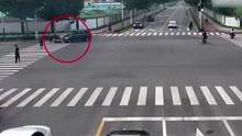 右转“盲区”太危险，一不留神酿事故。#交通安全dou行动 #这就是山东 