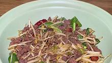 【云南美食】苤菜根炒牛肉，你吃过吗？我又干掉了8碗饭！