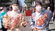 中国小伙在巴西圣保罗街头弘扬汉服传统文化！给他们点赞#弘扬民族传统文化 #汉服出行 #巴西圣保罗 #