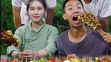 肥肠虽然臭，但是吃的就是这个臭香味，烤肥肠你们爱吃吗#新农人计划2022 #乡村守护人 #我是万千萤
