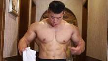 天气越来越冷了，训练需要长袖了#丁童磊健身 #型男穿搭 #健身穿搭 #肌肉型男 #猛男必看