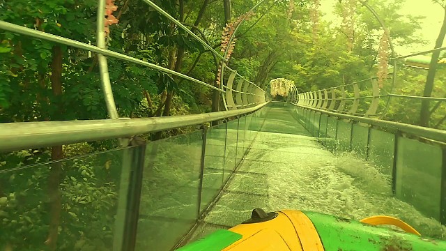 沂南红石寨高空玻璃滑道漂流太刺激了