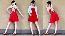 穿红裙子的美女在跳舞耶！