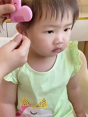 这个刘海修剪器真的是有娃必备呀，大人小孩都可以用#自己剪刘海 #理发器#在家理发 