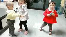#三个小可爱 很有音乐细胞呀！#人类幼崽快乐天花板 #家有萌娃 #跟着节奏嗨起来 