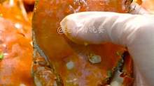 没有什么是一锅肉蟹煲解决不了的，如果有 那就两锅#跟着抖音学做菜 #美食 #给陈奕迅准备加油便当