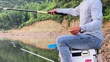 鲢鳙鱼钓滑了之后，一个接一个的漂亮顿口，却空得让我自己成了个大头(二)