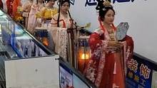 同袍们在抖音里走了三天了，连口水都没喝#汉服小姐姐 #传统文化 #着我汉家衣裳兴我礼仪之邦 #中汇广