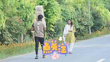 国外恶搞：小伙子在路边恶搞美女，妹子被吓一跳