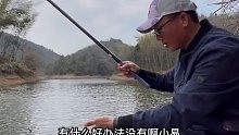 (八)老朋友范老师来看我钓鱼，光是聊了两小时但一口也没有，范老师都看不下去了