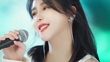 谁不爱听美女唱歌啊！菲菲版本的《当你孤单你会想起谁》也超好听喔～