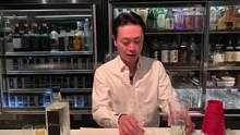 一位彬彬有礼的小哥调酒师，精妙的风味搭配和巧用搅拌器做出独特的鸡尾酒#调酒师 #鸡尾酒 #酒知识#调