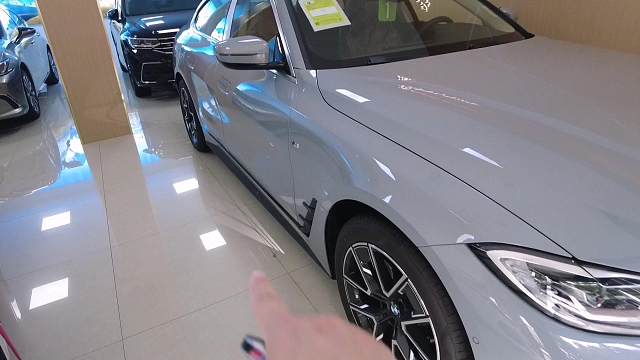 “进口宝马”性价比十足！连车顶都是掀背的，仅37万，要啥有啥