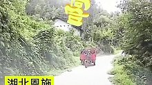 危险！农用三轮车违法载人，刹车失灵险些酿事故 ！