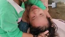 姐姐说给她记录一下，妹妹2岁多，第二次给妹妹洗头，妹妹很默契让姐姐洗很开心，姐姐说要多学点事情，这样