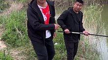 这是不是有点过分了 原创搞笑 户外钓鱼 钓鱼人