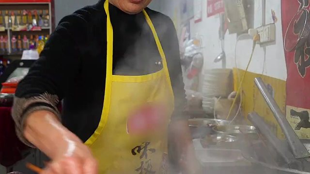 天一冷，你感觉喝碗羊双肠汤中不中？