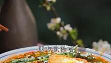 我发现很多吃过我们家酸辣粉的朋友，来反馈想要里面的熊猫笋，说这个笋尖脆嫩爽口，真的#太好吃了 #地方