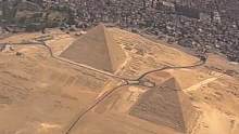 原来金字塔就在市区旁…以前一直以为在沙漠里。
#旅行大玩家 #埃及 #金字塔 