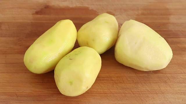 用土豆做的下饭菜太香了，简单一做，酸甜开胃，营养解馋，真好吃