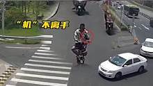 “机”不离手，受伤我有！(供稿：嘉兴交警）#交通安全 #文明驾驶 #平安出行 