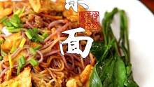 你还在给孩子煮挂面吗？可以试试这种好吃又好看的蔬菜面。#蔬菜面#面条的神仙吃法#美食推荐官 