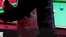 没球台高的7岁男孩，用左手打斯诺克竟击败亨得利，幼年版的小特