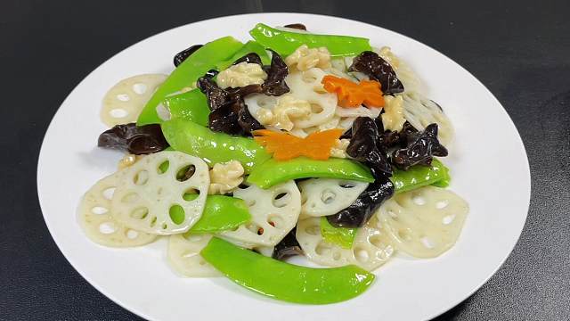 饭店的荷塘小炒为什么又香又亮？大厨教你诀窍，清脆爽口又营养