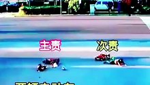 隔着屏幕都感受到的疼！两电动车道路中央相撞!