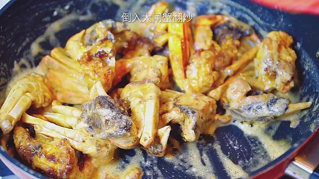 一口入魂好吃到嗦手指的咸蛋黄大闸蟹