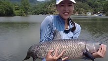 【娜小娜】03女钓手 一条鱼就上岸感觉太好了