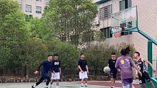 打篮球的女生 搞什么不好 非要缠着我