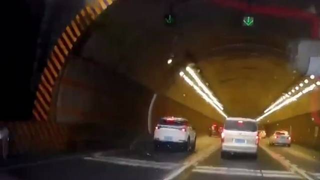 进隧道前一定要提前减速！