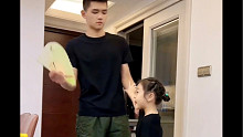这身高差陪妹妹跳舞，为难哥哥了哈哈哈