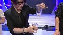 刘谦最经典的魔术！开心果竟然能穿越杯子？原理非常简单 #魔术表演 #魔术教学 #魔术揭秘