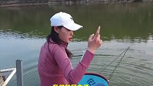 【娜小娜】钓鱼 遇到这么嚣张的老板，钓到标鱼，快乐翻倍_08